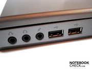 Tres tomas de audio y dos puertos USB 2.0 esperan al lado derecho