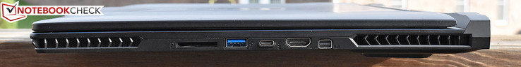 Derecha: lector de tarjetas SD (lleno), USB 3.0, USB 3.1 Type-C Gen 1, HDMI, mini DisplayPort