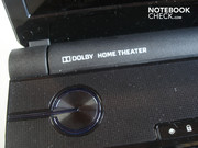 El botón interruptor iluminado en azul. El Acer 5739G no solo soporta Dolby Home Theater...