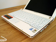 Con el NC10, Samsung presenta un representante muy elegante y atractivo de la división de netbooks.