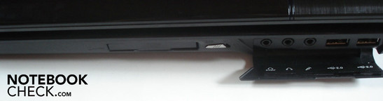 Lado Derecho: ExpressCard de 54mm, interruptor deslizante WLAN/Bluetooth, 3 conexiones de audio, 2x USB 2.0