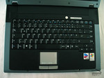 Se puede utilizar los dispositivos de entrada (teclado y touchpad) convenientemente.