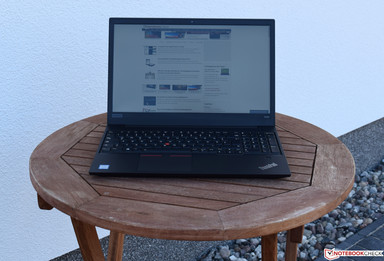 Lenovo ThinkPad E580 en la sombra
