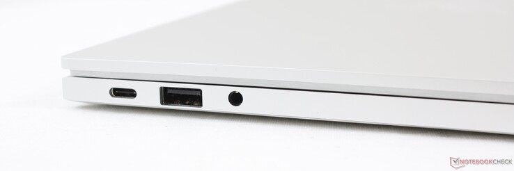 Izquierda: USB-C con Thunderbolt 4, entrega de energía y DisplayPort, USB-A 3.1 Gen. 1, 3.5 mm combo audio