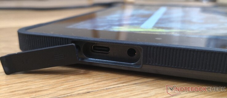 Izquierda: USB-C o puerto de carga, audio de 3.5 mm