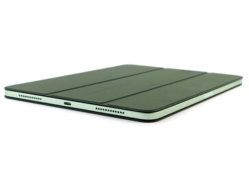iPad Air 10.9 en el Smart Folio a ambos lados