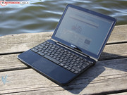 casi tan pesado como un netbook del mismo tamaño