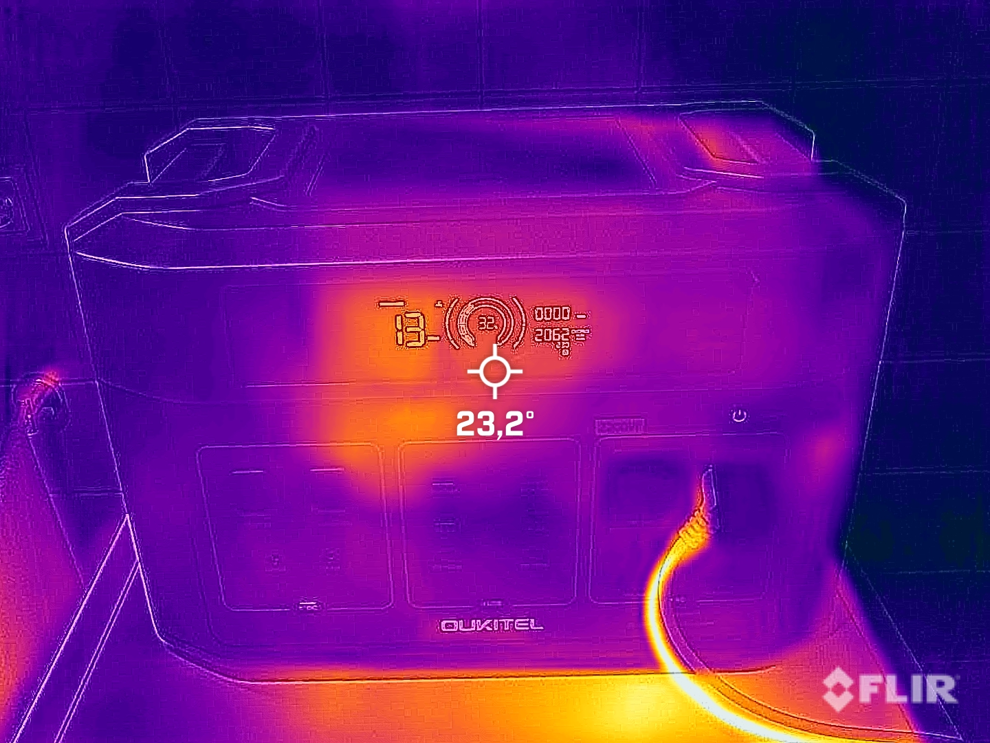 OUKITEL BP2000, una impresionante estación de energía, con carga rápida y  paneles solares