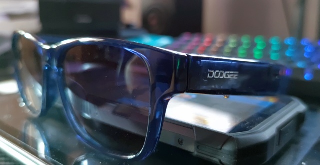 Prueba de las gafas (no) inteligentes Doogee AJ01: Un nuevo e interesante  producto con un enfoque de diseño anticuado -  Analisis