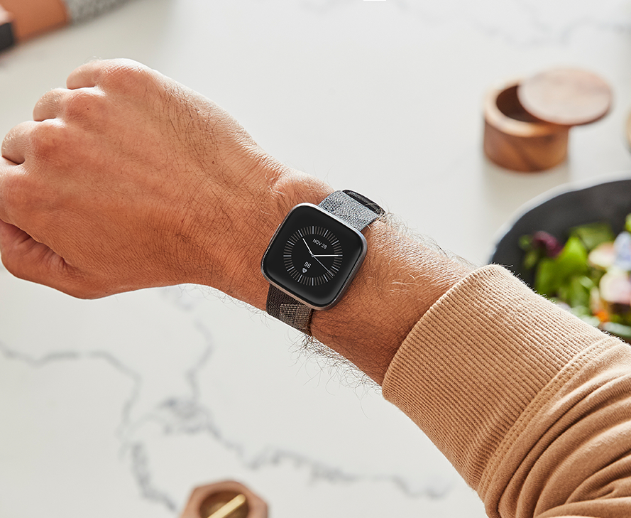Fitbit Versa 2: Numerosos propietarios que los smartwatches quedan inutilizados tras la última actualización software - Notebookcheck.org