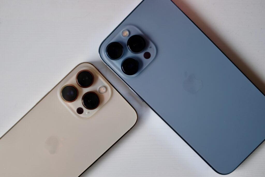 Así luce una réplica del iPhone 15 Pro Max con biseles ultra finos