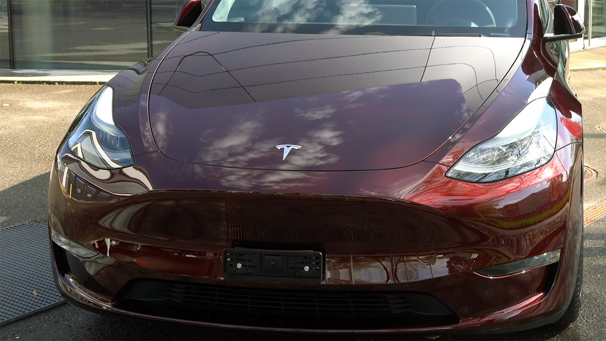 Se desvela la verdadera autonomía del Tesla Model Y con batería BYD al  mostrarse en carne y hueso el nuevo color Midnight Cherry Red -   News