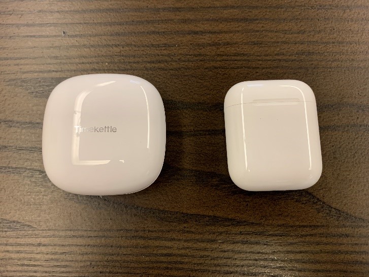 Estuche TimeKettle (izquierda) frente a estuche AirPods Apple (derecha)