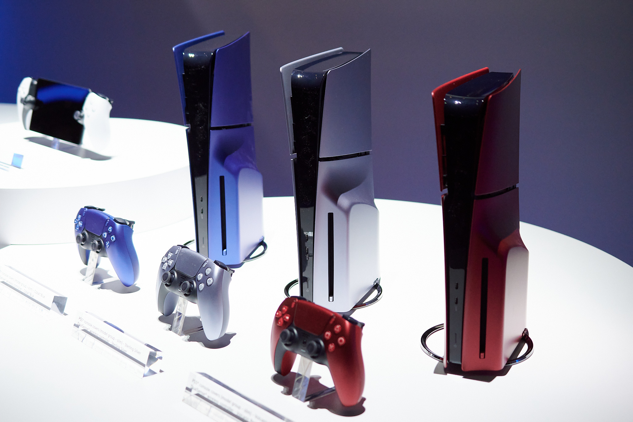 PlayStation 5 Slim comparada con PlayStation 5 en imágenes
