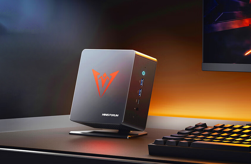 MINISFORUM lanza la mini PC UM790 XTX con APU AMD Ryzen 9 7940HS overclockeada y compatibilidad con eGPU OCuLink