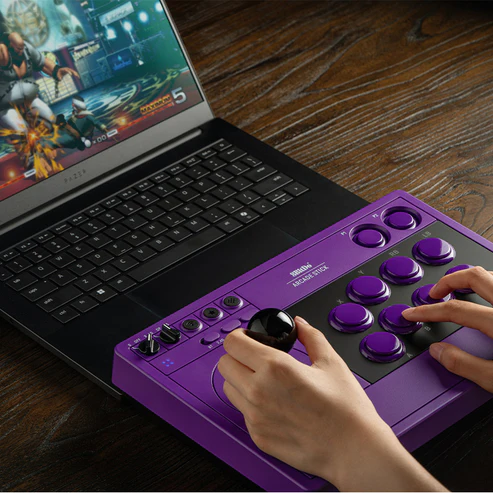 El mando Arcade Stick de 8BitDo es compatible con ordenadores con Windows.
