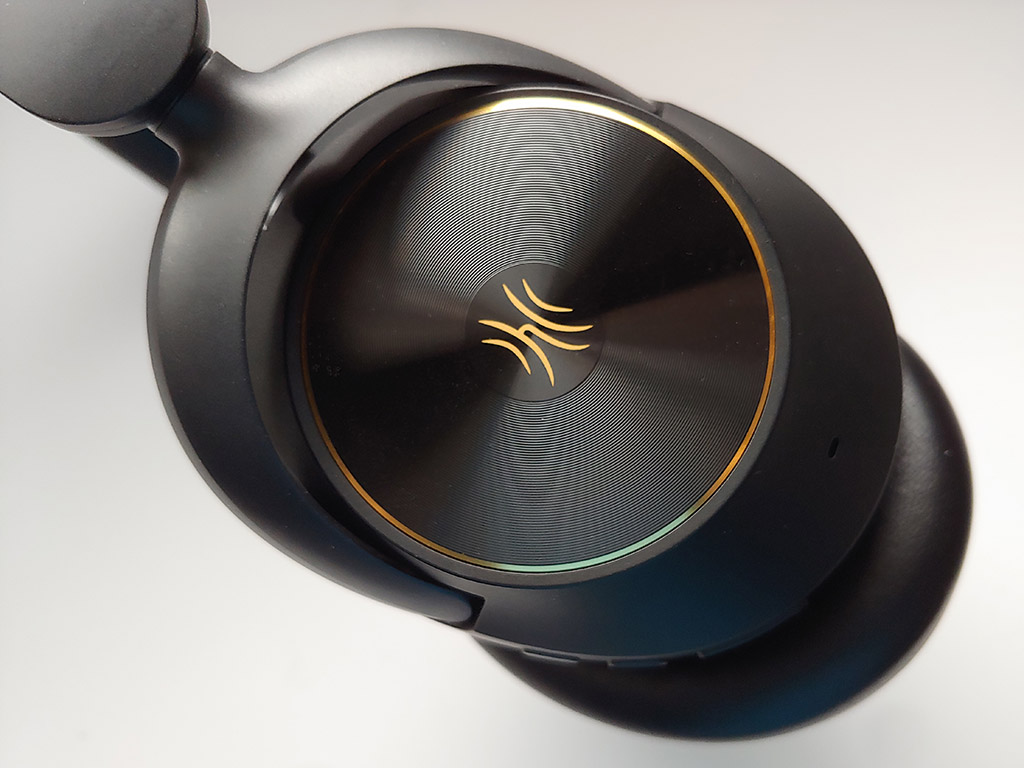 Los auriculares supraaurales con cancelación de ruido OneOdio Focus A6 reproducen música de alta resolución con voces claras a un precio asequible. (Fuente de la imagen: Notebookcheck)
