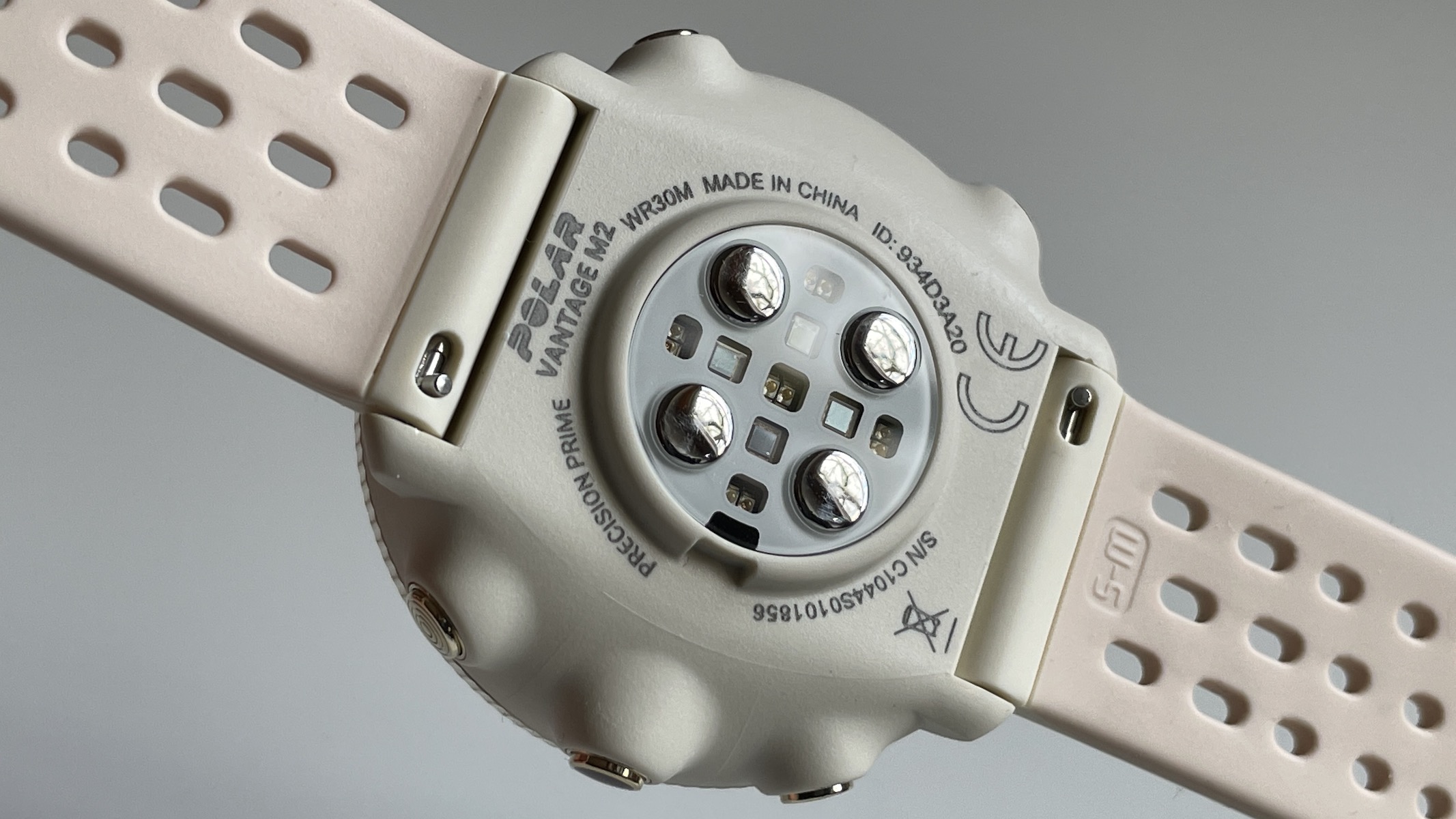 Revisión del smartwatch Polar Vantage M2: Buenas funciones deportivas, aún  sin pantalla táctil - Notebookcheck.org