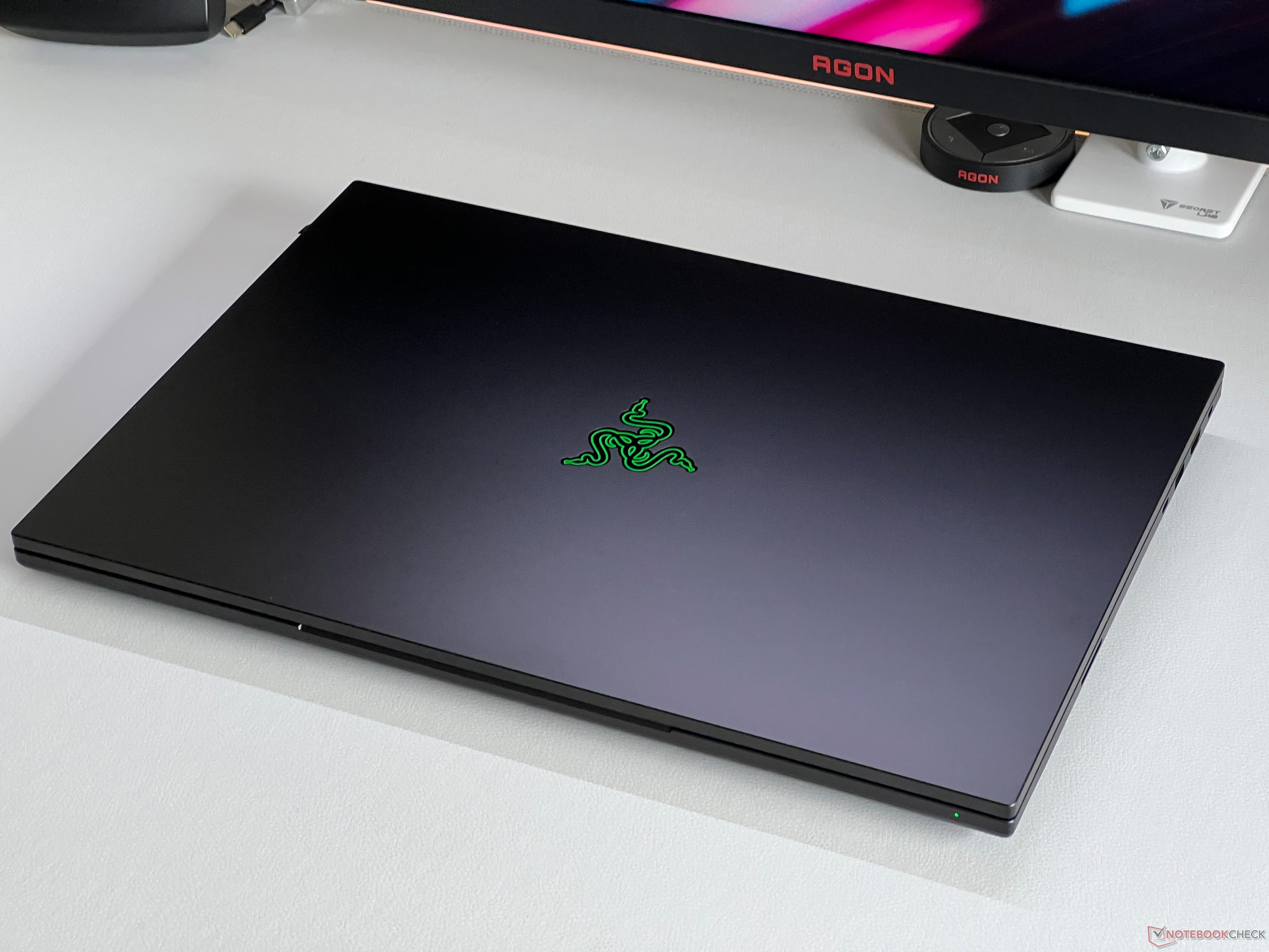La nueva Blade 18 de Razer es 1 kg más ligera que la Alienware 18, pero ...