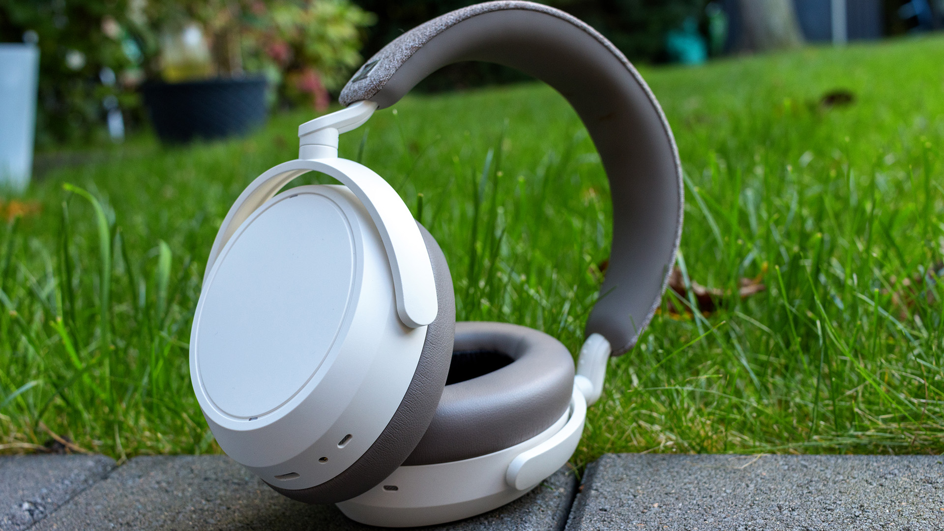 Reseña de Sennheiser Momentum 4 Wireless: potentes auriculares over-ear con  ANC -  Analisis