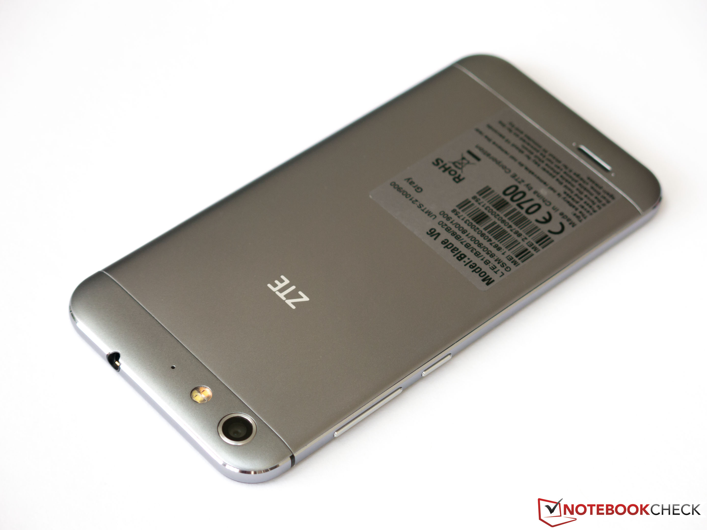 Breve análisis del Smartphone ZTE Blade V6 - Notebookcheck.org