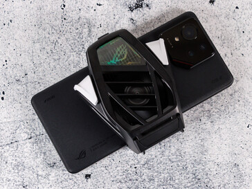 El ROG Phone 9 Pro con el AeroActive Cooler X Pro acoplable
