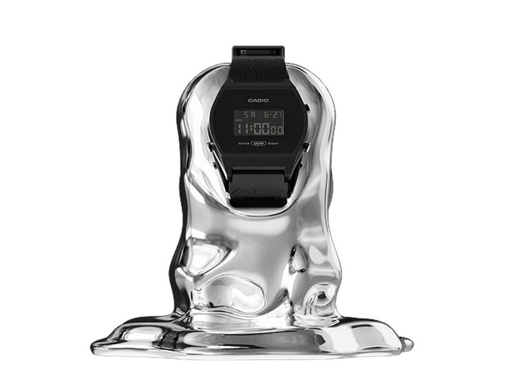 Reloj digital Casio x GRAGG LW-204GRAGG-1BDF colocado sobre un soporte escultural plateado, con un fondo blanco.