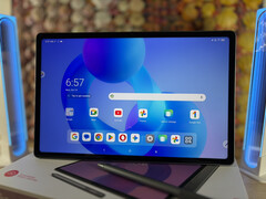 Lenovo ofrece actualmente el Idea Tab Plus en un paquete con un lápiz óptico por 290 dólares. (Fuente de la imagen: Notebookcheck)