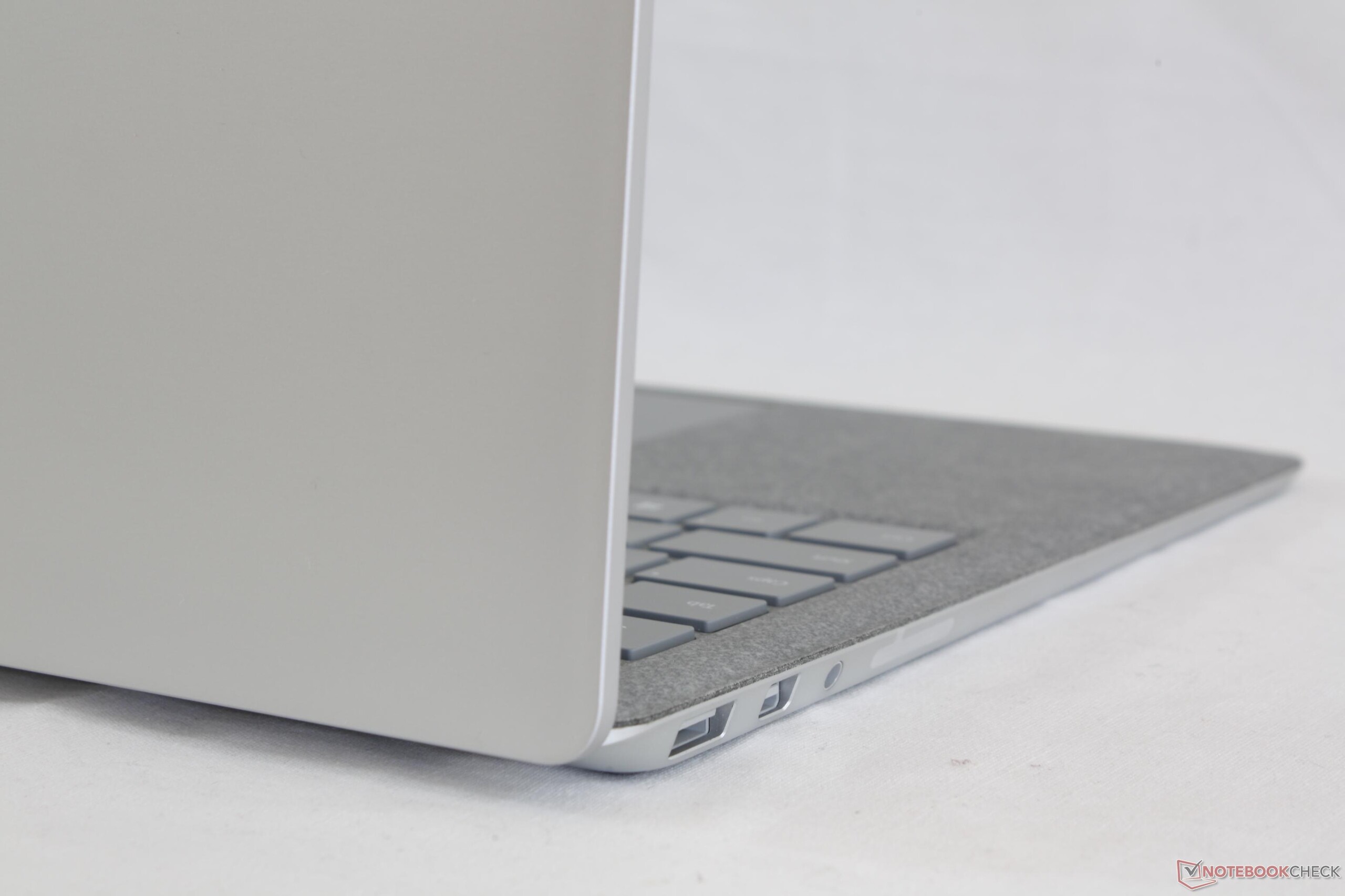 Breve análisis del Microsoft Surface Laptop (i57200U) Notebookcheck