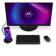 El Motorola Moto G100 puede conectarse fácilmente a un monitor para ofrecer un modo especial de escritorio.