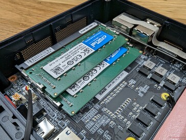 2 ranuras de memoria RAM DDR4 SODIMM accesibles