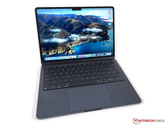 El MacBook Air de 2022 con el chip Apple M2 presenta un nuevo diseño. (Fuente: Notebookcheck)