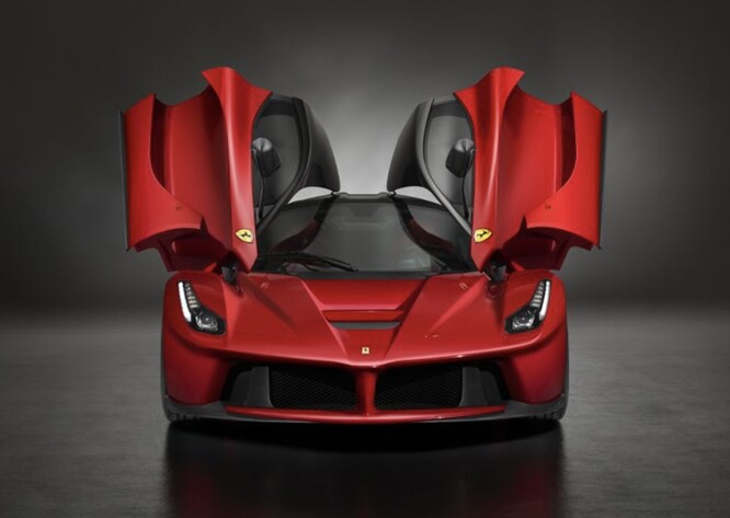 El LaFerrari de 2013 fue la primera incursión de la compañía en los motores eléctricos, aunque en un sistema KERS similar al de los F1, en contraposición a los VE tradicionales. (Fuente: Ferrari)