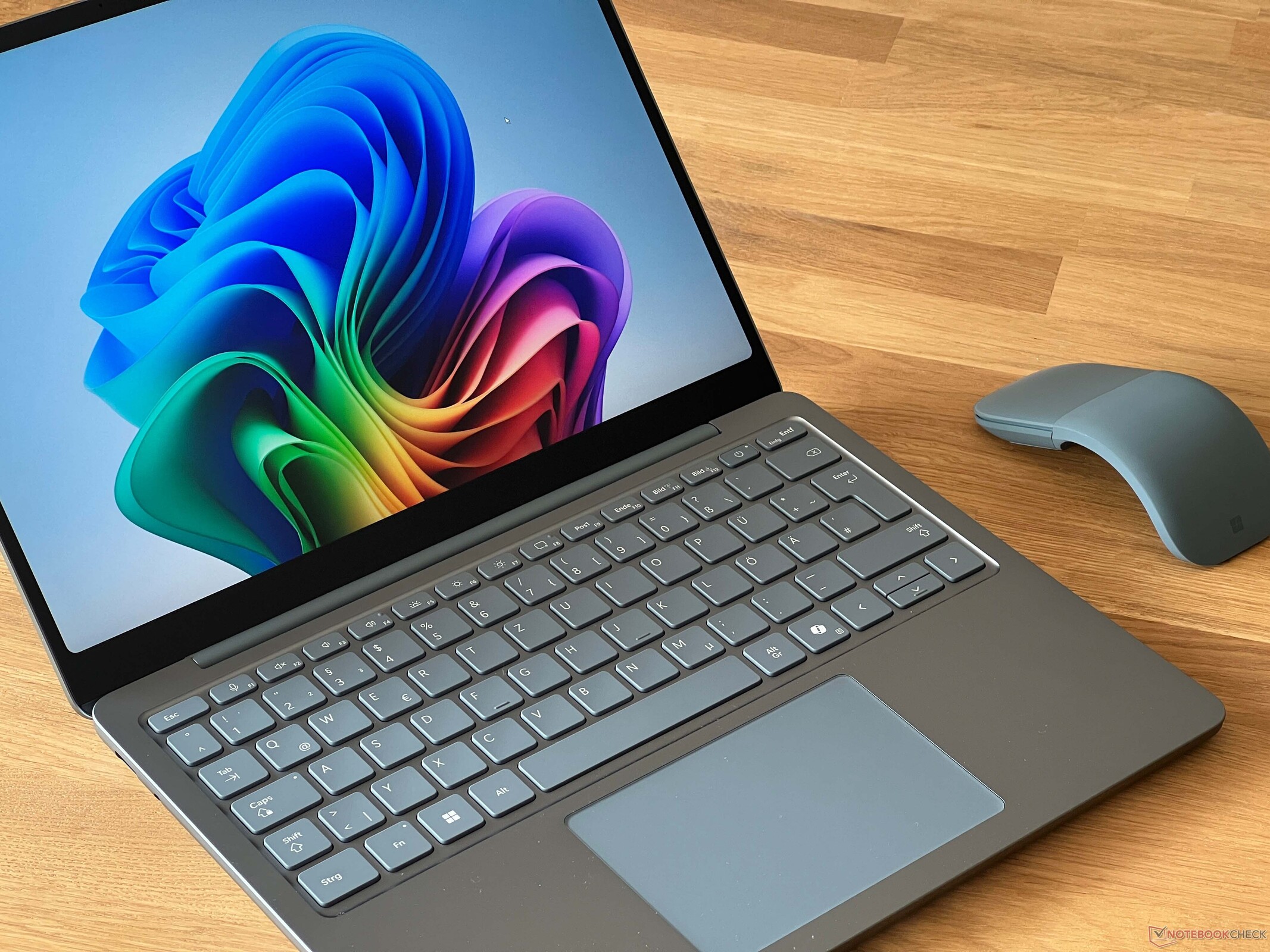 ¿Superfluo y demasiado caro? - Análisis del Microsoft Surface Laptop 13 ...