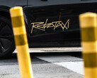 El logotipo de la plataforma de transporte compartido Tesla Robotaxi en el nuevo Model Y. (Fuente de la imagen: @artsimage/X)