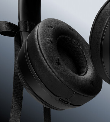 La almohadilla embellecida tiene símbolos inspirados en Jennie.