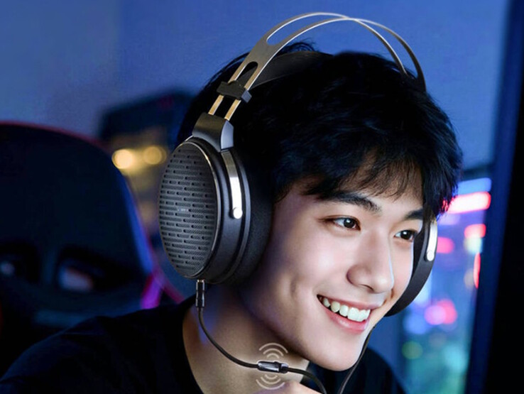 Los auriculares abiertos Fiio JadeAudio JT3 utilizan un cable desmontable con un micrófono en línea. (Fuente de la imagen: Fiio)