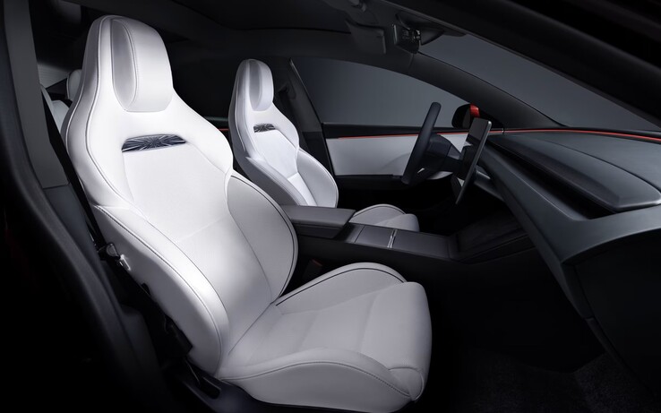 El nuevo revestimiento negro del techo del Model 3 Performance