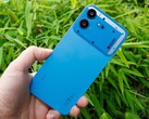 El Nothing Phone (4b) cuenta con una carcasa de policarbonato y cumple con la clasificación IP64.