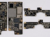 La supuesta placa base del iPhone Ultra plegable; imagen probablemente editada mediante IA