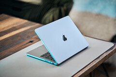 Los MacBook Pro obtendrán la tecnología de pantalla OLED en tándem del iPad Pro ya en 2026, lo que permitirá diseños más delgados. (Fuente: Notebookcheck)