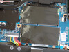 El XMG Neo 17 tiene dos ranuras SODIMM que están ocultas bajo el revestimiento negro.