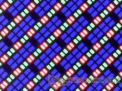 Subpíxeles RGB nítidos en una pantalla táctil brillante