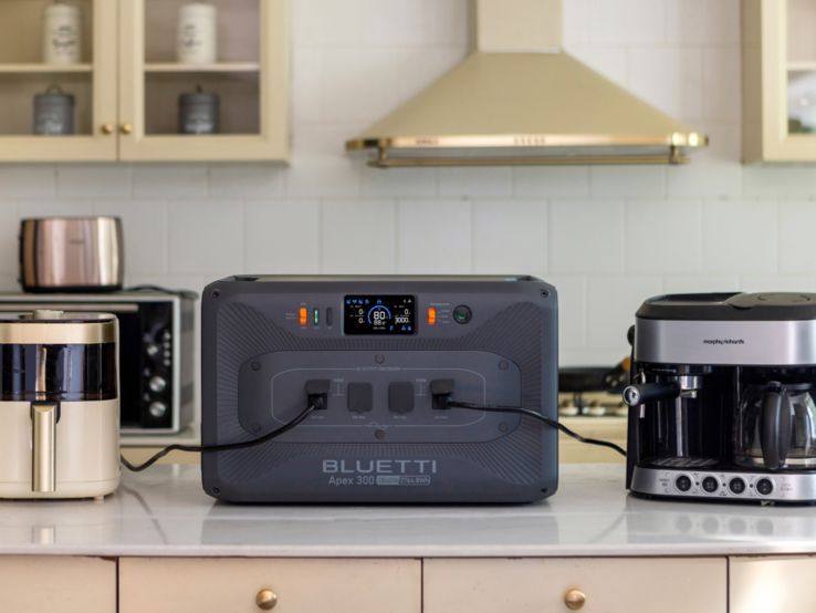 La central eléctrica portátil Bluetti Apex 300 está equipada con seis puertos de salida de CA con un tiempo de conmutación del SAI de 0 ms (Fuente de la imagen: Bluetti)