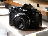 Nikon regala a su cámara retro de fotograma completo una importante actualización de firmware (Fuente de la imagen: Nikon)