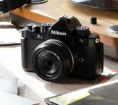 Nikon regala a su cámara retro de fotograma completo una importante actualización de firmware (Fuente de la imagen: Nikon)