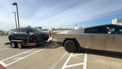 Cybertruck remolcando otro Tesla en una prueba de autonomía (imagen: VoyageATX/YT)
