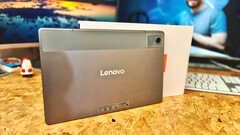 La Tab K12 impresiona no sólo por su diseño, sino también por sus accesorios