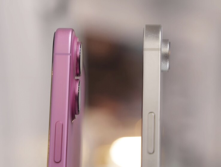 Apple unidad ficticia del iPhone SE 4 junto al iPhone 16. (Fuente de la imagen: Majin Bu)