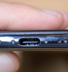 El ingeniero Ken Pillonel ha creado lo que él llama el primer iPhone del mundo con puerto USB-C. (Imagen: Ken Pillonel vía YouTube)